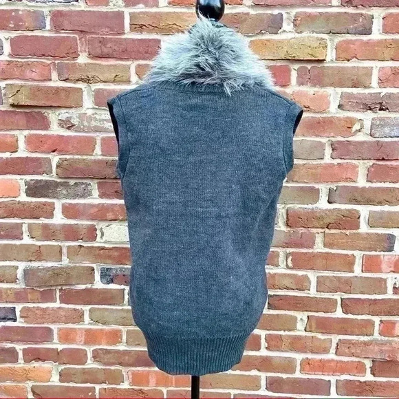 ZAC & RACHEL Gray Soft Faux Fur Collar Knit Sweater Vest Size S - Picture 7 of 8